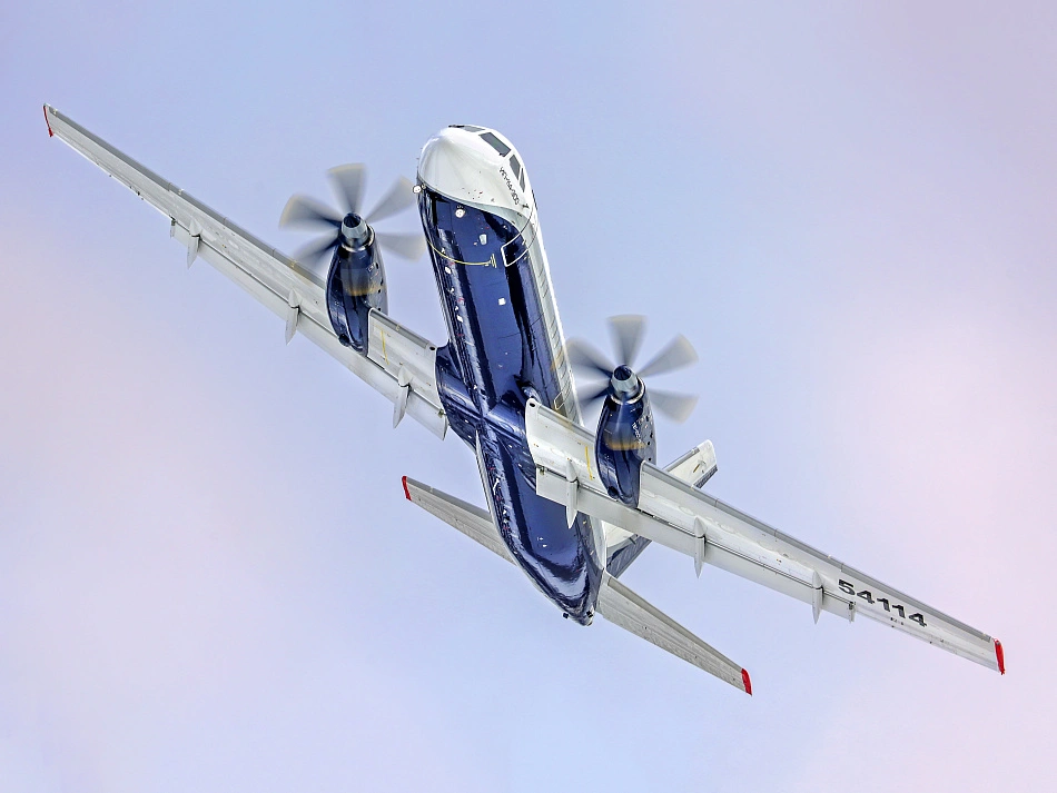 Минтранс сообщил о завершении сертификации Ил‑114‑300 и планах передать первые борта региональному перевозчику, однако программа сталкивается с проблемами двигателей и затянувшимися сроками, а регионы вынуждены искать временную замену в Китае.