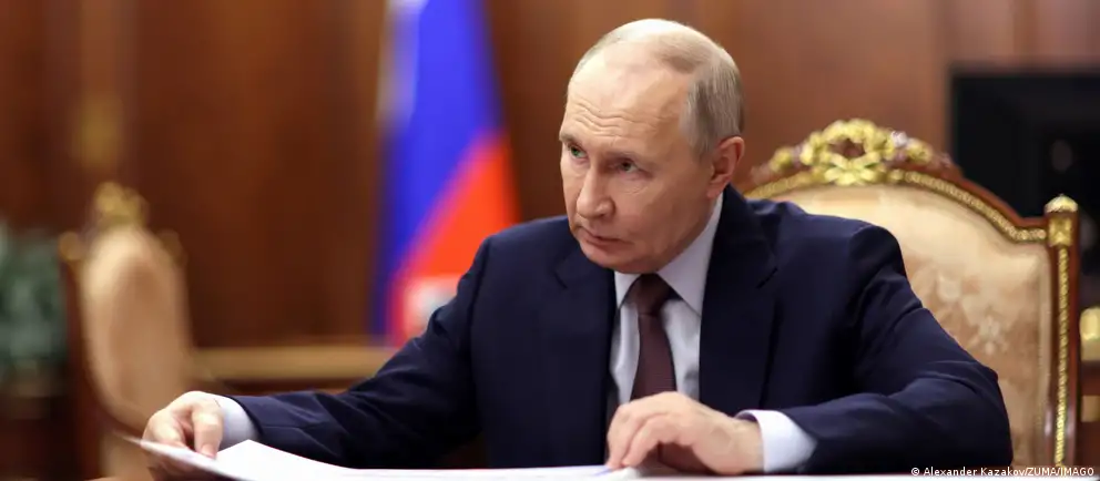 Новый закон изменил порядок декларирования доходов госслужащих: теперь они отчитываются по совокупному семейному доходу, а сделки и имущество, полученные до назначения на должность, выводятся из-под контроля государства.