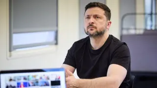 Президент Украины Владимир Зеленский считает, что усиление контроля над российским интернетом и блокировка иностранных мессенджеров могут быть связаны с подготовкой к всеобщей мобилизации и новому наступлению на Украину, а также с возможными провокациями в странах Балтии для проверки реакции НАТО.