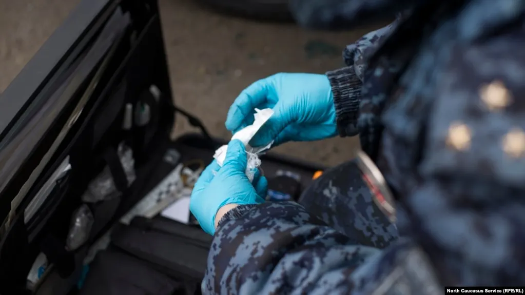 Кабмин согласен одобрить часть инициатив Верховного суда о замене тюремных сроков принудительным лечением и альтернативными мерами наказания, но выступает против снижения максимальных сроков за хранение наркотиков в крупном и особо крупном размере.