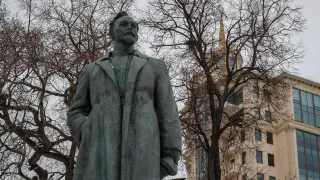 Президентским указом Академии ФСБ возвращено почетное наименование в честь Феликса Дзержинского, основателя ВЧК и организатора красного террора. Решение подчеркивает преемственность органов госбезопасности и их символов со времен раннего Советского Союза.