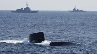 Правительство Японии кардинально пересмотрело послевоенную доктрину самообороны и разрешило экспорт летальных вооружений, открыв путь к продаже ракет, кораблей, подлодок и самолетов союзникам в Азии и Европе при ряде ограничений.