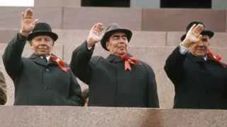 На фоне массовых атак украинских БПЛА на НПЗ правительство вводит систему обязательных планов по выпуску и отгрузке топлива и берёт под контроль розничные цены на бензин и дизтопливо.