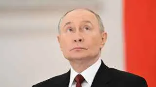 Владимир Путин заявил, что Россия должна жить и работать «как в годы Великой Отечественной войны», пообещал создание «зоны безопасности» на границе с Украиной и достижение целей СВО, тогда как источники утверждают, что Кремль готовится к ещё одному–двум годам боевых действий и новой волне мобилизации.
