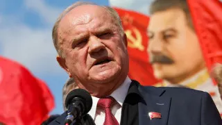 Лидер КПРФ Геннадий Зюганов заявил в Госдуме, что провал экономики может привести к ситуации, аналогичной 1917 году, и посетовал, что власти проигнорировали многочисленные предложения коммунистов, но обратили внимание на критическое видеообращение блогера Виктории Бони к президенту Владимиру Путину.