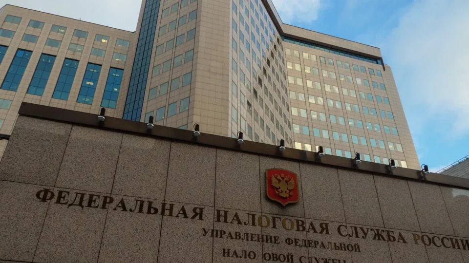 Налоговики активнее расследуют случаи закрытия и быстрого повторного открытия ИП для ухода от НДС. При выявлении схем предпринимателям грозят доначисления, пени и крупные штрафы.