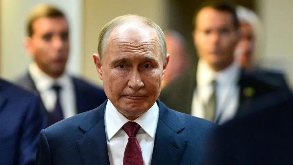 Апрель принес чистую потерю контролируемой территории, замедление темпов наступления и рост влияния контратак, ударов средней дальности и погодных условий.