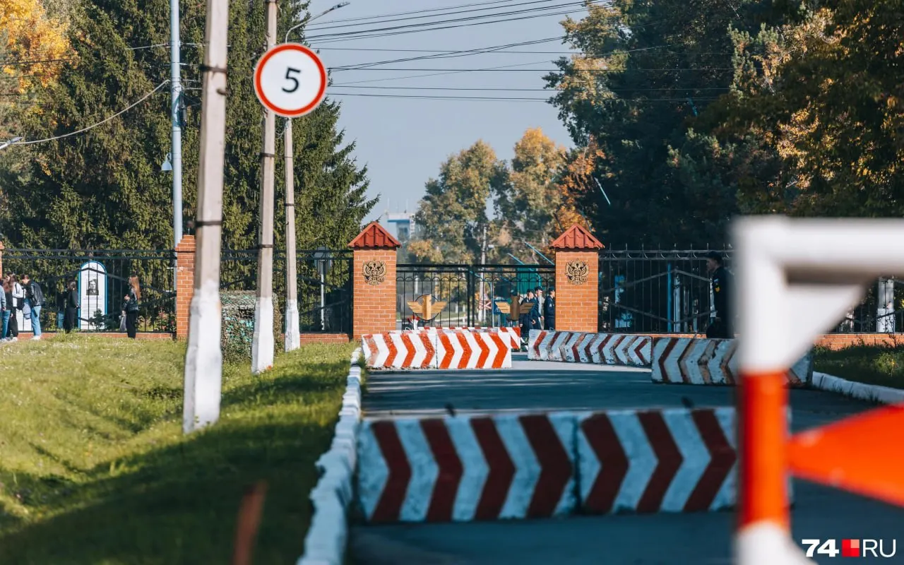 Правительство вывело Челябинское высшее военное авиационное училище штурманов из подчинения Военно-воздушной академии: учредитель — Минобороны, реорганизацию планируют завершить к 1 сентября 2026 года, штат — около 6050 человек.