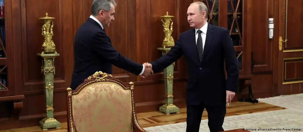 Ряд публикаций сослались на доклад европейской разведки о возможном заговоре против президента. Большинство специалистов считают сценарий с переворотом маловероятным: внутренние конфликты элит объясняют конкуренцией за ресурсы и усилением мер безопасности вокруг Кремля.