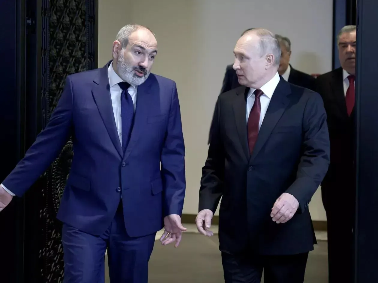 Премьер-министр Никол Пашинян заявил, что Ереван не вступит в санкционный режим Евросоюза, однако партия действий по обходу ограничений также не планируется; европейские эксперты письменно подтвердили отсутствие такого обхода.