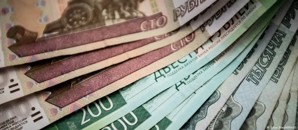 Правительство ожидает слабый рост экономики в 2026 году (0,4%) с возобновлением ускорения с 2027 года; падает инвестиционная активность и замедляется рост доходов населения.