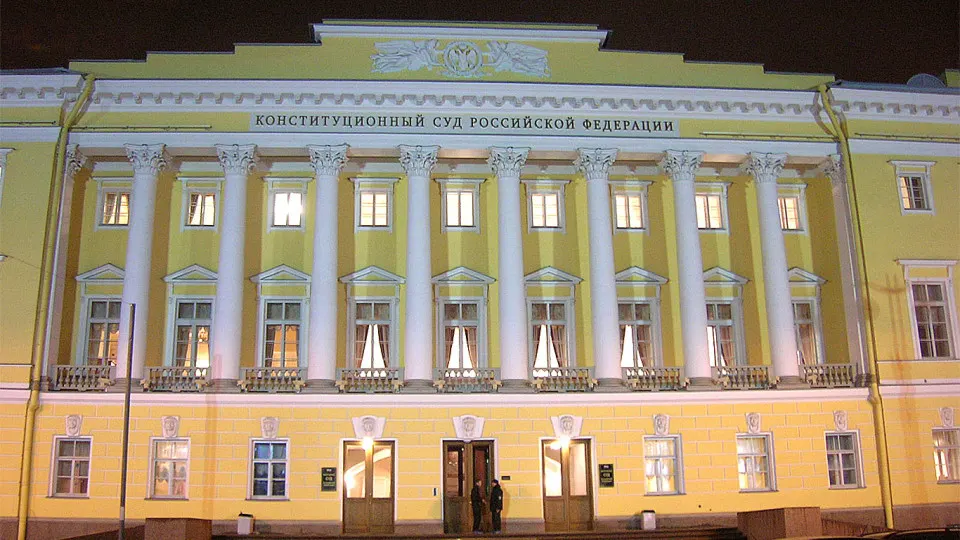 Председатель Конституционного суда оправдал применение бессрочных антикоррупционных исков прокуратуры, которые используются для изъятия крупных активов. Это заявление прозвучало на фоне обсуждения законопроекта о предельных сроках давности по искам о деприватизации.