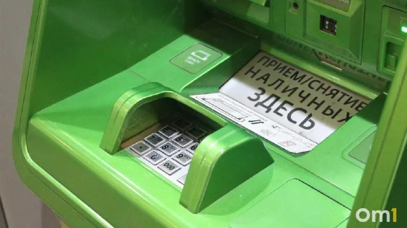 Лимиты: до 25 тыс. ₽ за одну операцию, до 50 тыс. ₽ в сутки и до 200 тыс. ₽ в месяц. Кроме того, проект Банка России предусматривает, что ещё 12 крупных банков могут быть обязаны принимать трансграничные переводы от физических лиц через СБП.