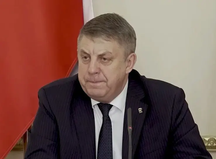 Александр Богомаз ушёл с поста губернатора Брянской области 13 мая, а на следующий день получил мандат депутата Госдумы от «Единой России», утверждённый ЦИК. Одновременно с ним сложил полномочия губернатор Белгородской области Вячеслав Гладков.