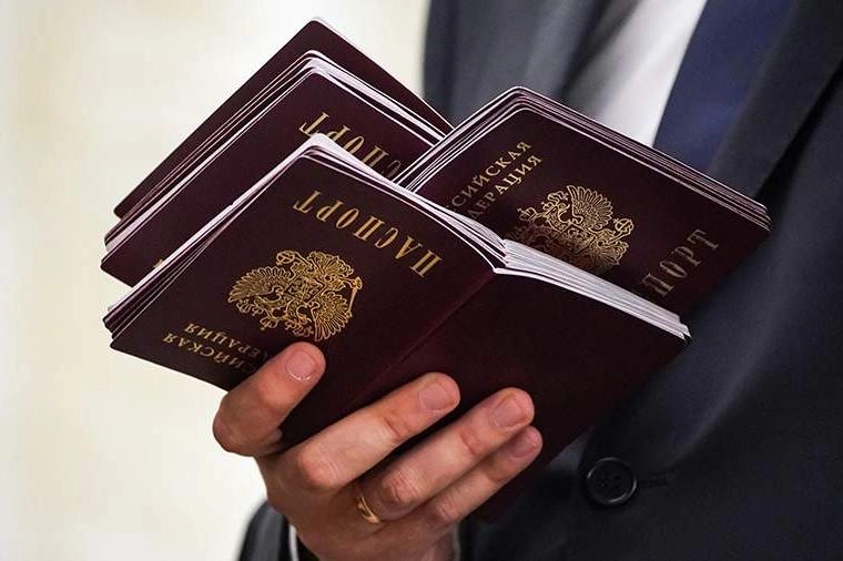 Фракция «Единая Россия» намерена внести поправки, допускающие получение РВП, ВНЖ и гражданства для иностранцев с непогашенной судимостью, если их, по мнению парламентариев, незаконно осудили за поддержку политики России и СВО.
