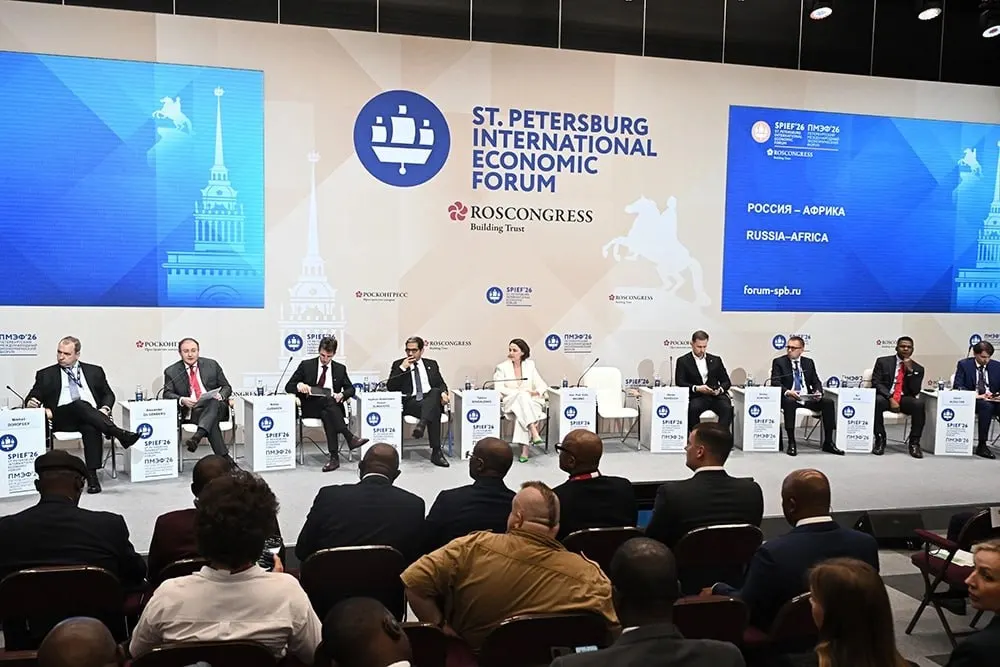 На ПМЭФ отметили рост контактов: за полтора года Россию посетили 17 африканских лидеров, товарооборот достиг $27 млрд. Третий саммит в Москве 28–29 октября, приоритет — преодоление энергетического дефицита на континенте.