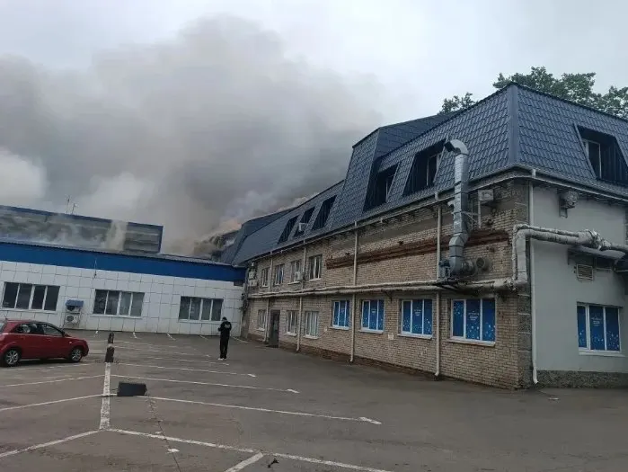 18 июня Москва и Московская область подверглись крупной атаке беспилотников. По данным обороны, по подлёту к столице было сбито порядка 190 аппаратов; зафиксированы повреждения в Подмосковье и временные ограничения в аэропортах.