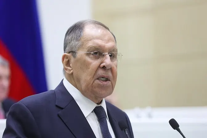 Министр иностранных дел РФ заявил, что Армении предстоит выбрать между Евразийским экономическим союзом и Евросоюзом, и что это решение повлияет на тарифы и фитосанитарные правила.