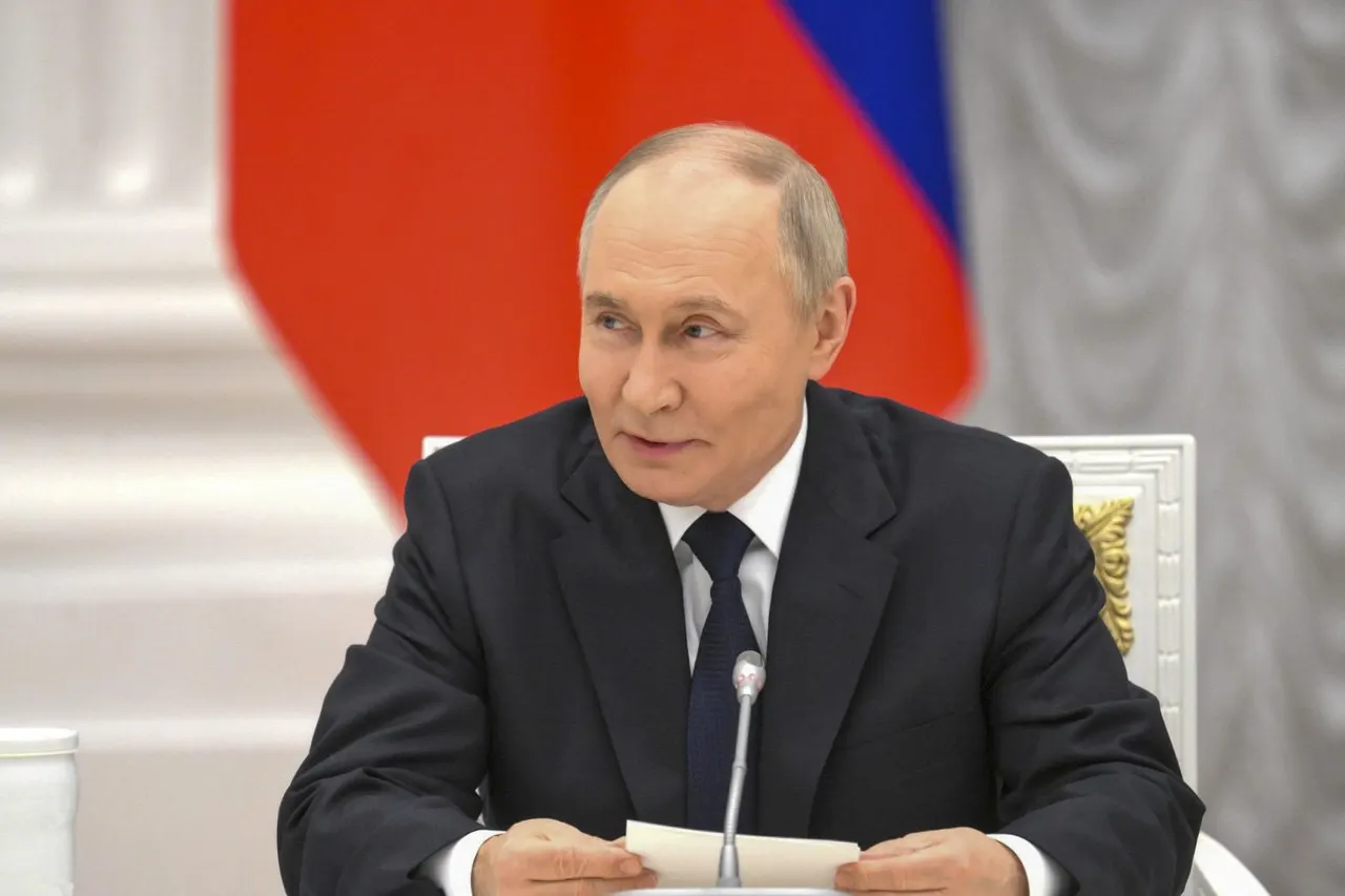 Во время общения с журналистами президент заявил, что РФ располагает необходимыми возможностями для защиты Калининградской области после заявлений главы МИД Литвы о силах НАТО в Прибалтике.