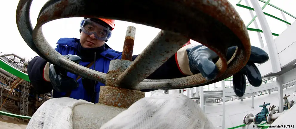 Утром зафиксированы удары беспилотников по уфимскому нефтеперерабатывающему комплексу: пострадали как минимум два завода, над промзоной поднимался черный дым. Власти подтверждают инцидент, идут проверки состояния объектов и причинения ущерба.