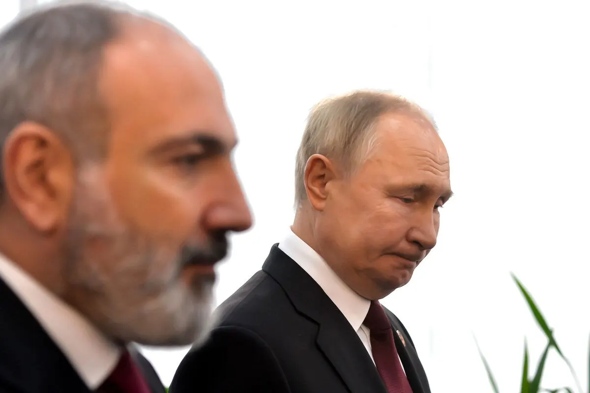 Президент РФ направил премьер-министру Армении поздравление, пожелав здоровья и успехов, и отметил заинтересованность в дальнейшем поступательном развитии двусторонних связей. На фоне поздравления остаются напряжённые темы: заявления о СВО, позиция стран ЕАЭС и введённые ранее торговые ограничения.