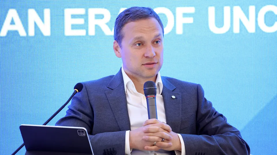 Зампред правления крупного банка предупредил, что рост налоговой нагрузки и усиление контроля приводят к росту оборота наличных: деньги снимают и не возвращают в банковскую систему, что особенно заметно у малого и среднего бизнеса.