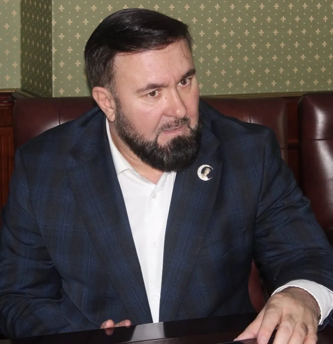 По распоряжению президента омбудсмен Чечни Мансур Солтаев получил грамоту за «укрепление законности и защиту прав граждан». Ранее он фигурировал в скандалах и обвинял правозащитников в противоправных действиях.