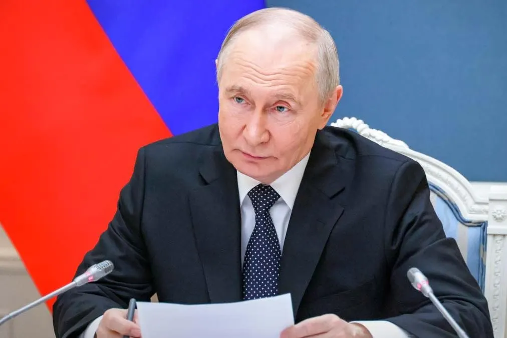 Указ президента разрешает не исполнять обязательства перед иностранными кредиторами из стран, признанных «недружественными», — поправки распространены на банковские депозиты. Механизм, введённый указом №95, по-прежнему предполагает расчёты через счета типа «С» и частичную приостановку выплат.