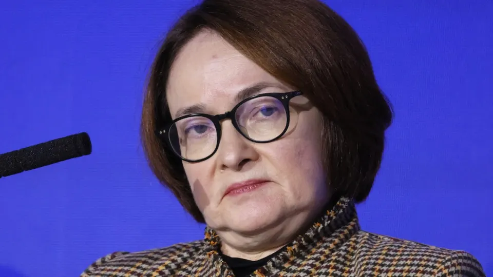 Резкий рост цен на бензин и значительное падение выпуска нефтепродуктов усиливают инфляционное давление и делают планы по быстрому смягчению денежно‑кредитной политики всё менее реальными.