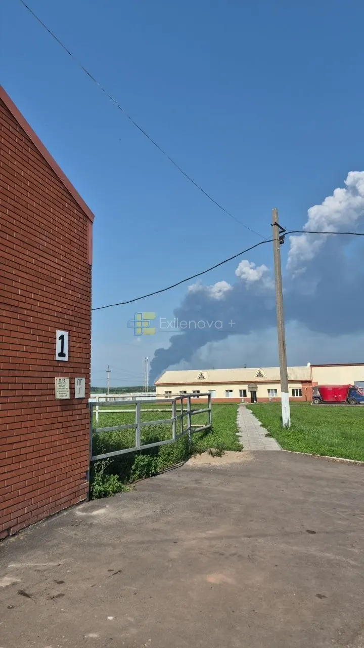 В результате ночных атак беспилотников в нескольких регионах зафиксированы погибшие и пострадавшие, пожары и разрушения жилых домов и объектов инфраструктуры. ПВО отражали атаки, информация уточняется.