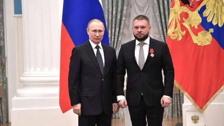 В декларациях кандидатов указаны доли в зарубежных компаниях у нескольких участников федерального списка «Единой России». Партия заявляет, что необходимые отчуждения были произведены до подачи документов.