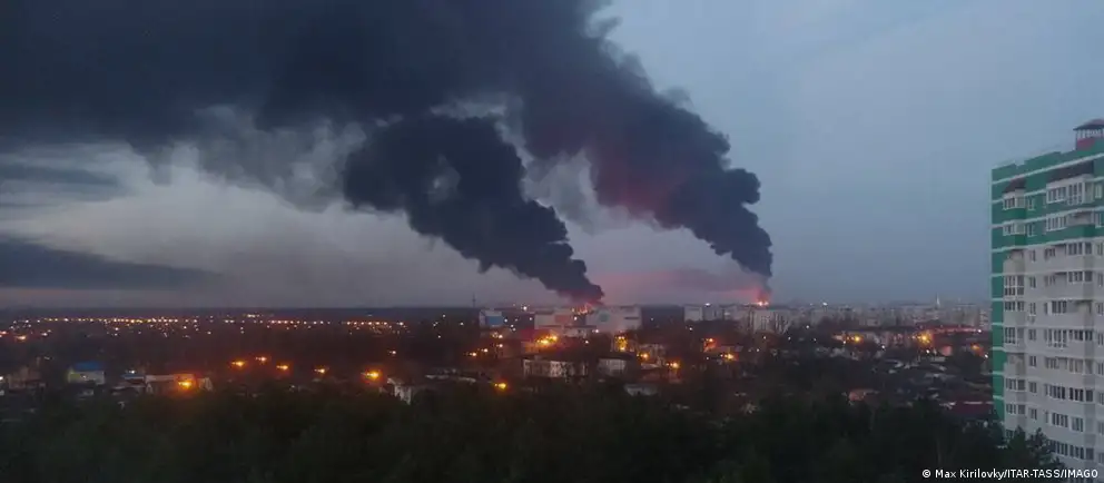 Ночью беспилотники стали причиной пожаров на нефтебазах в Твери и Ставропольском крае, а также возгорания двух танкеров в Таганрогском заливе. Минобороны РФ заявило об уничтожении 73 БПЛА.