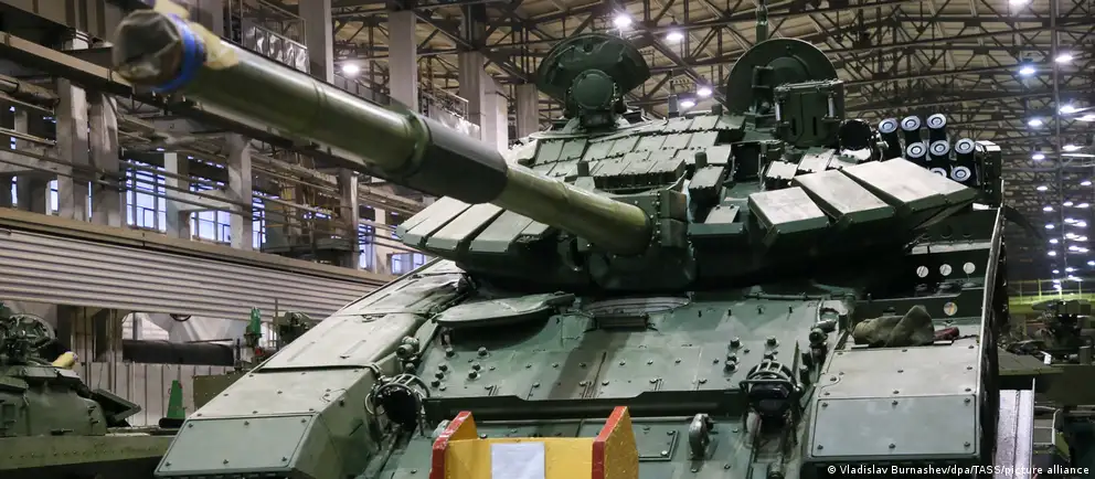 Аналитики считают, что в российском банковском секторе накопились факторы, создающие «взрывоопасную ситуацию»: давление властей на банки, рост просрочек и истощение резервов. Западные санкции могут стать триггером, но эксперты расходятся во мнениях.