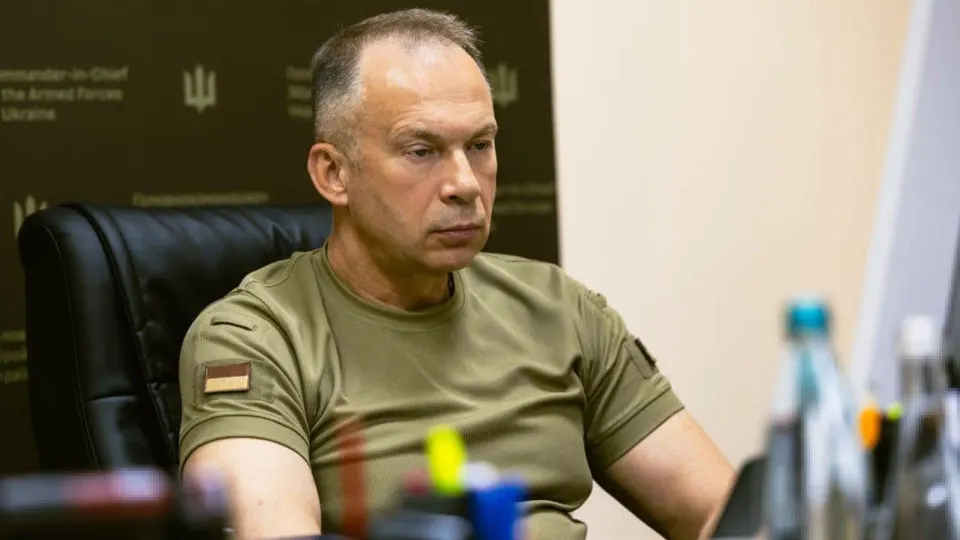 Главнокомандующий ВСУ Александр Сырский заявил о масштабных ударах по российским целям и экономическом ущербе, росте ударов дронами и последствиях для топливной системы, но о переломе в войне говорить преждевременно.