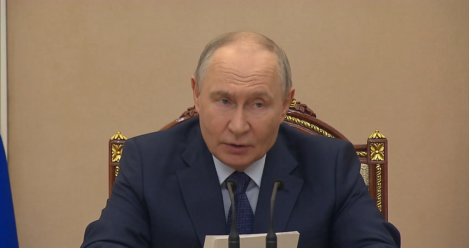 Обсудили рост ВВП, исполнение бюджета, рост нефте‑газовых доходов и дополнительные меры поддержки регионов.