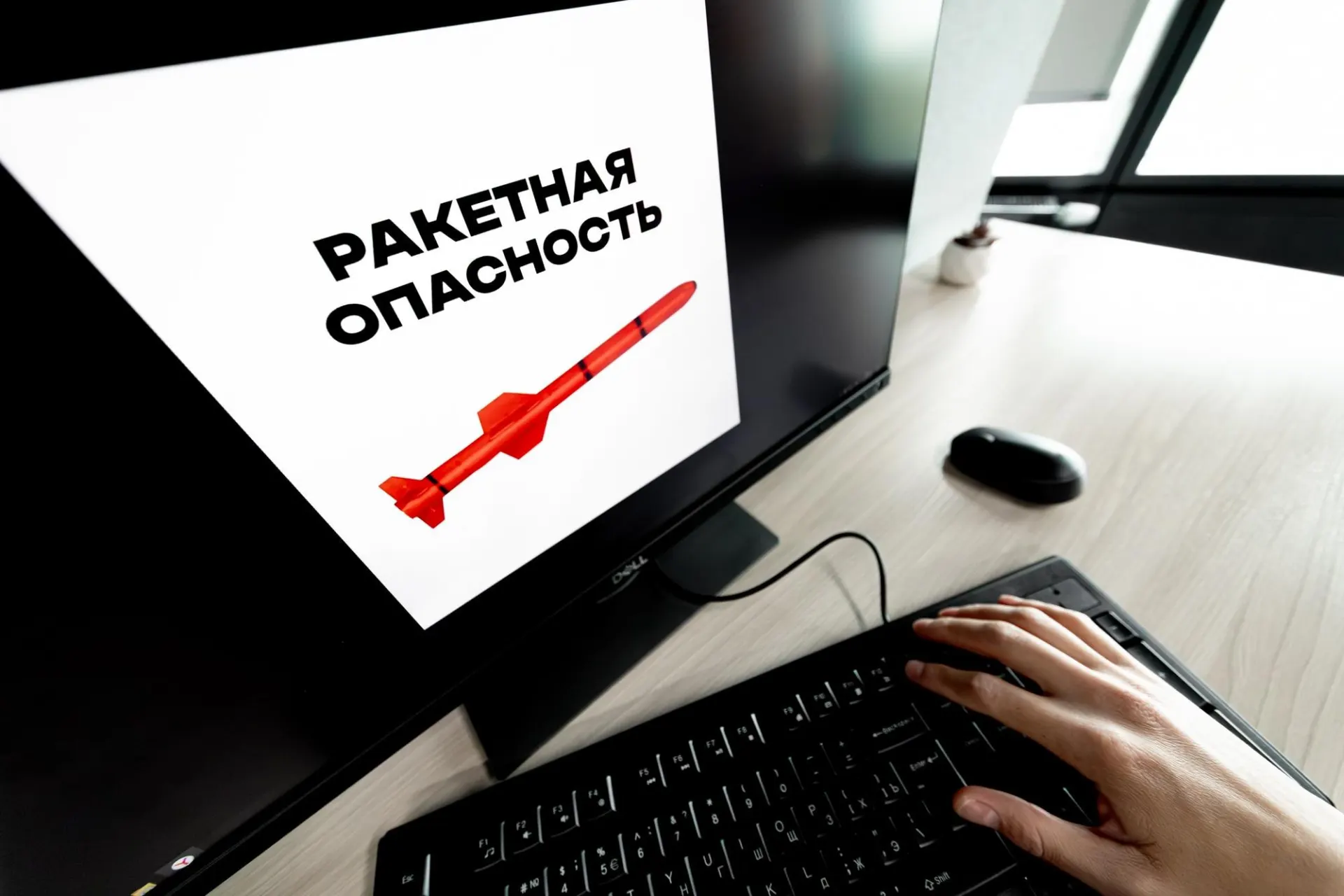Воздушные тревоги прозвучали в ряде регионов России. Жителям рекомендуют соблюдать меры безопасности и ожидать официальных уведомлений.