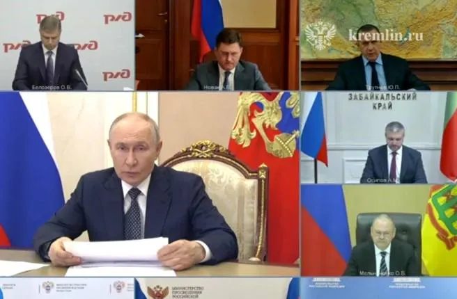Глава региона доложил президенту о дефиците топлива и предложил строить малые НПЗ и наращивать импорт; президент поддержал вовлечение малого и среднего бизнеса в производство нефтепродуктов и поручил ускорить субсидирование закупок.