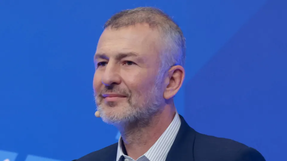 Основатель «Еврохима» и СУЭК Андрей Мельниченко избежал обращения СИБЭКО в доход государства, согласившись перечислить 32 млрд рублей на образовательный центр «Сириус». Это произошло на фоне крупной волны национализаций активов.