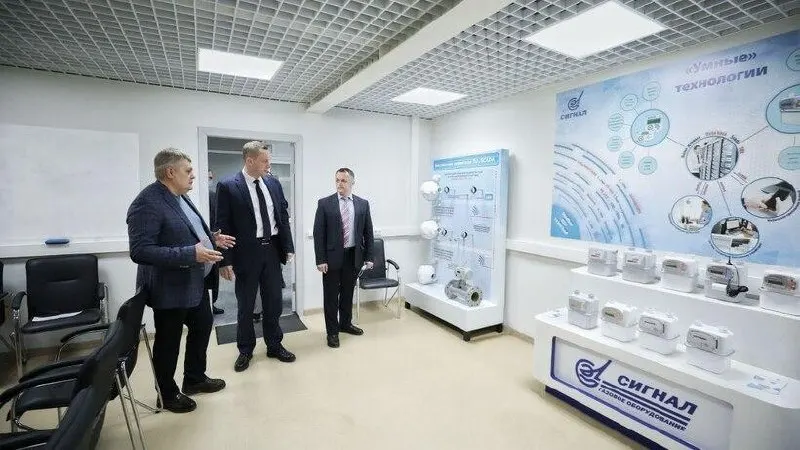Совет ЕС ввёл ограничения в отношении завода «Сигнал» в Энгельсе — предприятие называют поставщиком комплектующих для вооружений и причастным к поддержке ВС в зоне СВО; решение опубликовано в Официальном журнале ЕС.