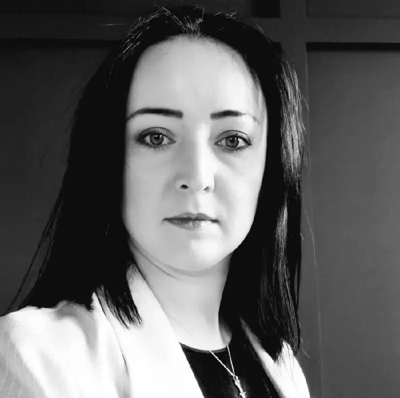 Конституционный суд признал, что совершеннолетние дети могут обращаться в суд с требованием лишить родителей родительских прав, если те совершили насилие в детстве — формальный подход, при котором после 18 лет такие иски отклонялись, сочли недостаточным для защиты прав потерпевших.