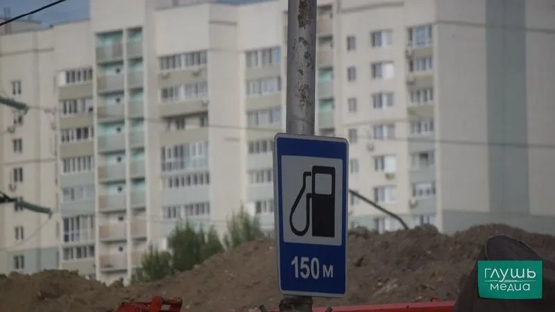 Постановлением продлено право ряда НПЗ до конца года выпускать топливо экологического класса К5 с ограничениями по содержанию серы и другим показателям; такое топливо не подлежит обращению в других государствах и не маркируется единым знаком ЕАЭС.