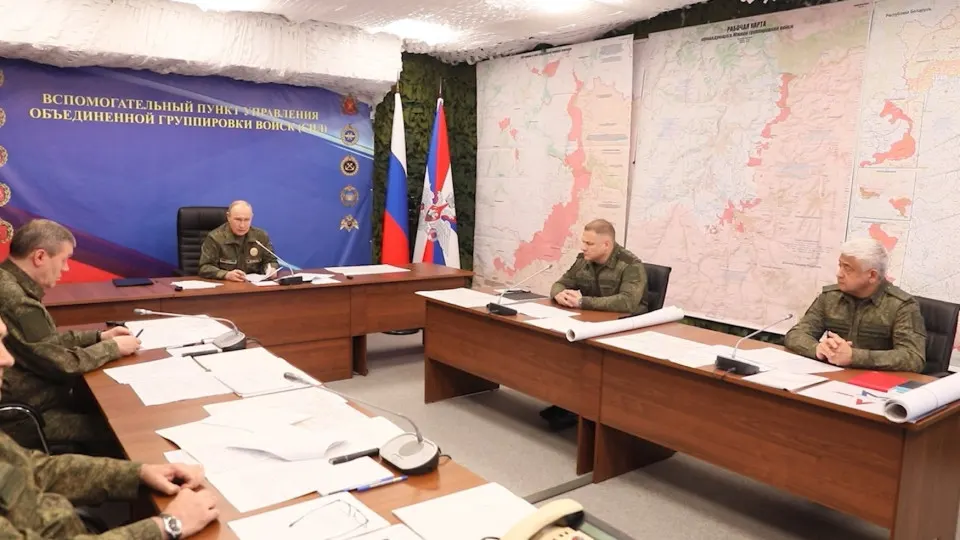 На совещании с военными президент потребовал анализа участия «подстрекателей» в боевых действиях для возможного принятия «ответственных решений» и распорядился о продолжении ударов по инфраструктуре Украины.