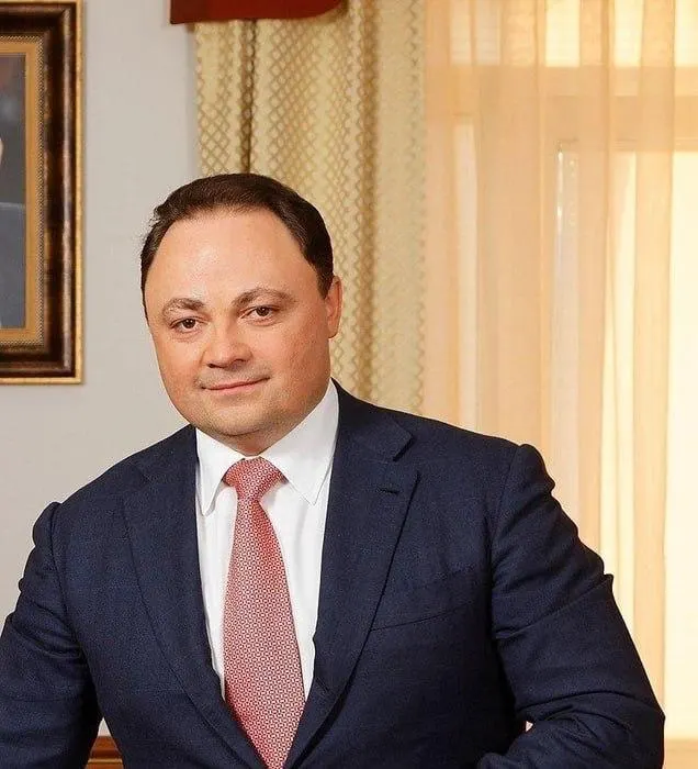Президент подписал указ о передаче актива в виде имущественного взноса в пользу Военно-строительной компании. Востокцемент и связанные заводы Дальнего Востока переходят под контроль Минобороны.