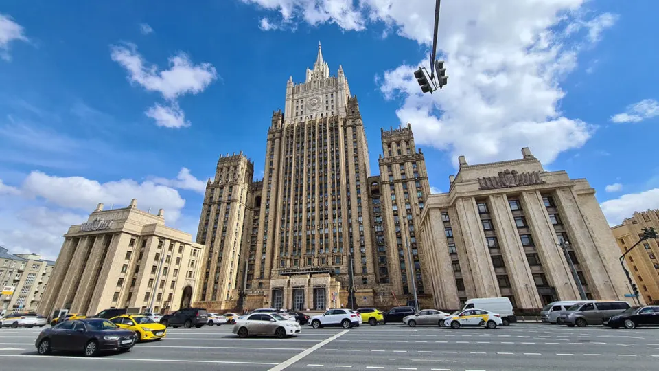 Заместитель министра иностранных дел России заявил, что любая заморозка боевых действий в Украине без устранения первопричин кризиса недопустима; Москва настаивает на дипломатическом урегулировании и учёте интересов страны.