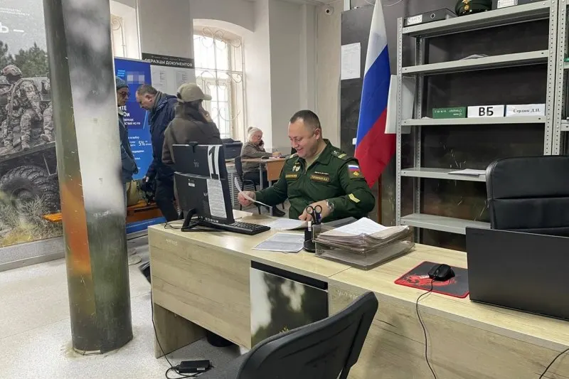 Официальные лица отвергают слухи о массовой мобилизации; тем временем мировые СМИ продолжают обсуждать тему, а эксперты оценивают политические последствия.