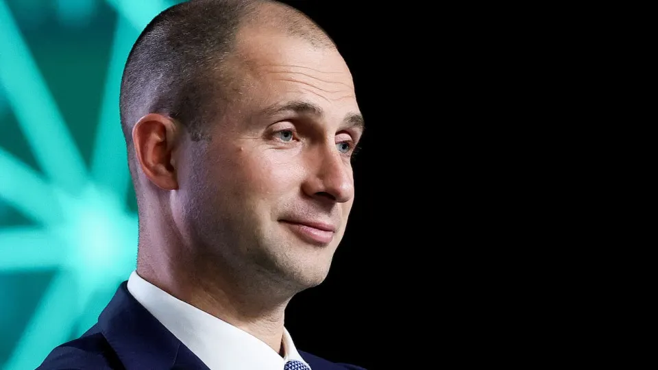 За первое полугодие 2026 года VK зафиксировала чистый убыток в 3,8 млрд рублей; выручка выросла на 12% до 81 млрд рублей, однако прибыль не достигнута. Во втором квартале компания получила символическую прибыль благодаря продаже доли банка, но без этой сделки финансовые итоги были бы хуже.