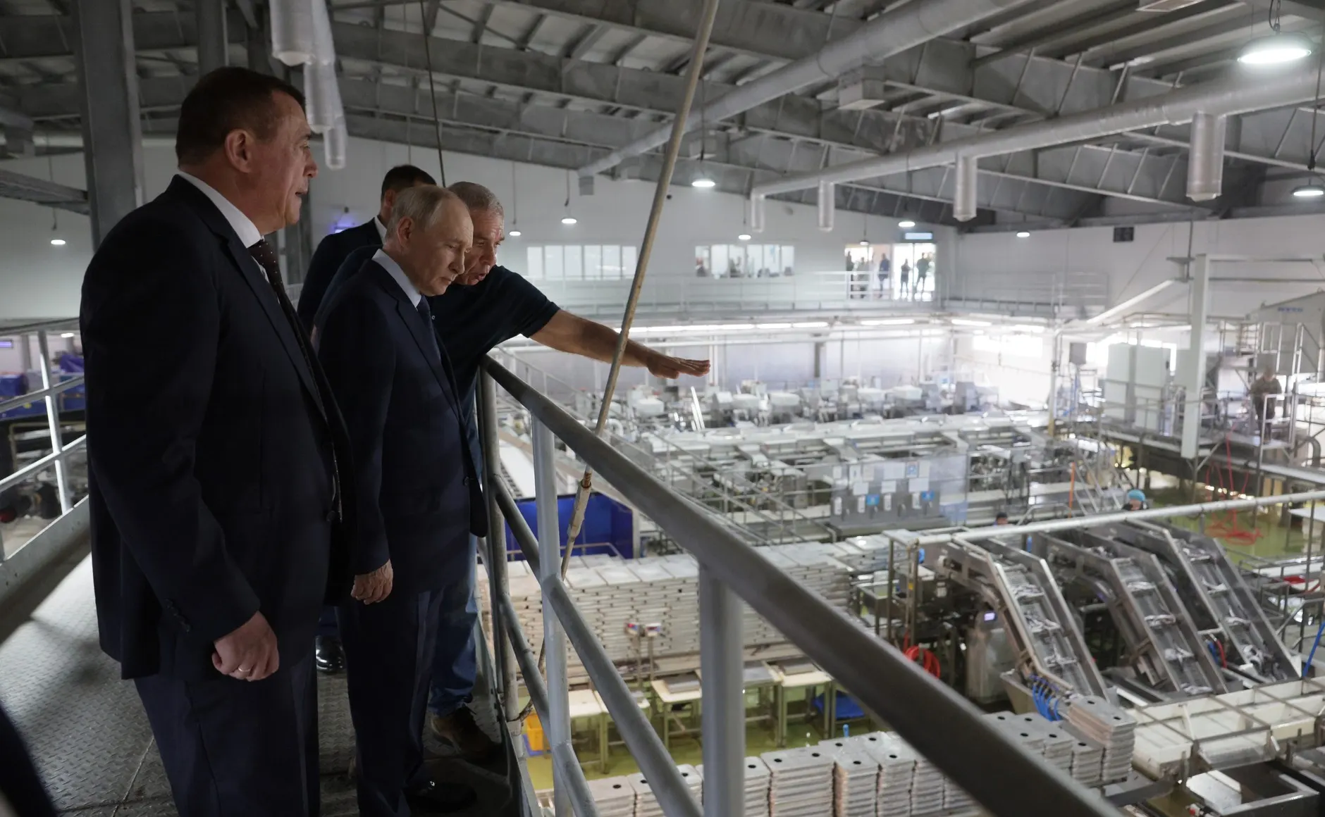 После визита на Курильские острова Москва заявила о суверенитете, а Япония потребовала разъяснений; тема мирного договора вновь стала предметом дипломатического обсуждения.