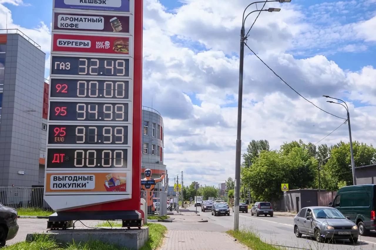 ФАС зафиксировала рост цен на бензин и дизельное топливо; возбуждено множество дел и предупреждений против независимых АЗС. В Калмыкии ситуация вызывает особый интерес.
