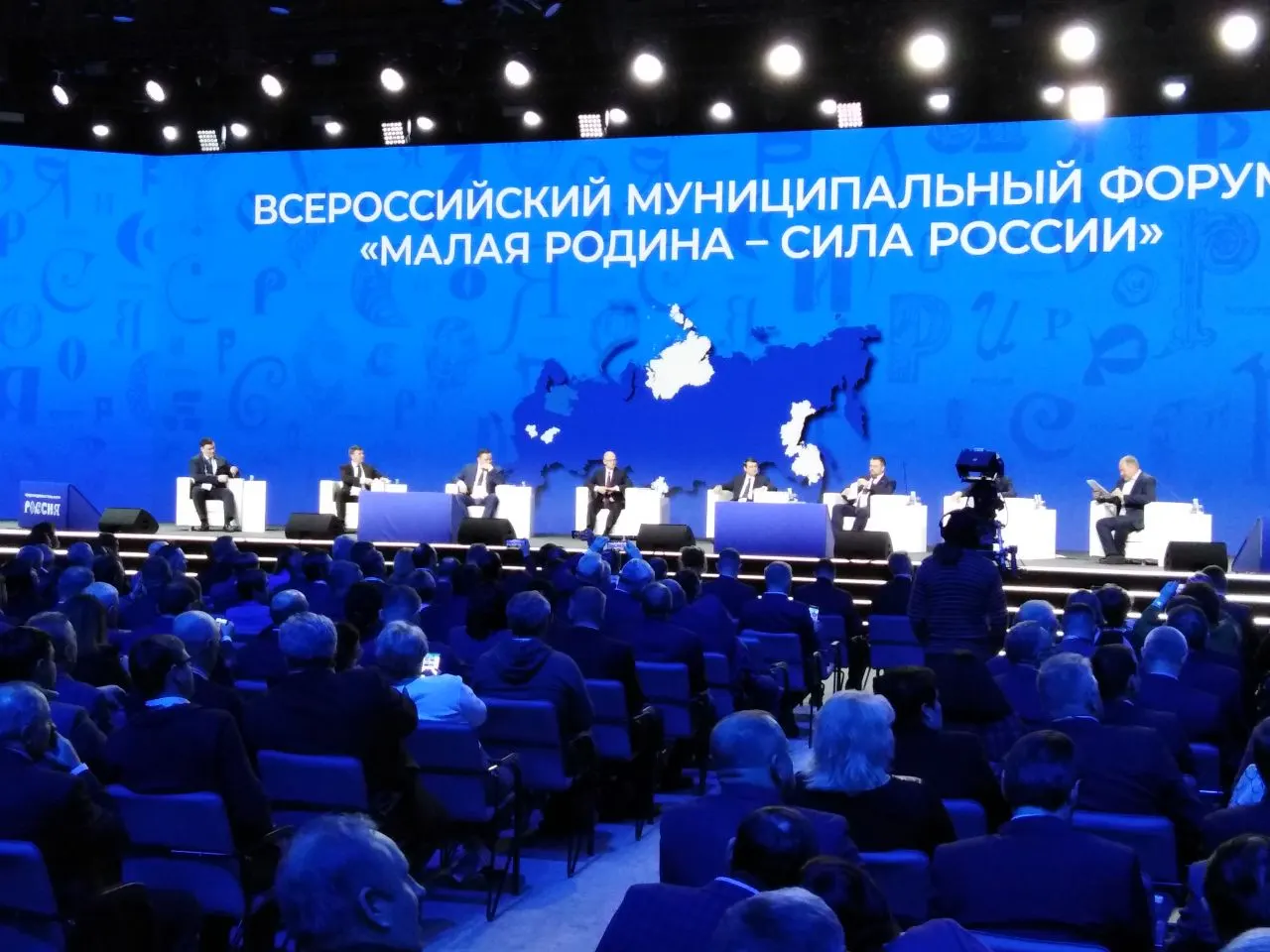 Указ закрепляет ежегодный муниципальный форум и наградную церемонию, направленные на поддержку местного самоуправления.