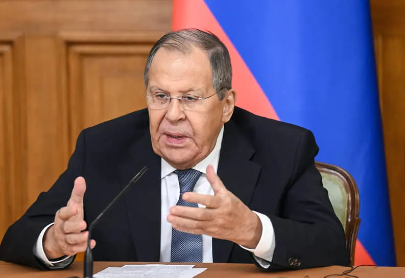 Министр иностранных дел сообщил, что информационная война вокруг операции на Украине будет продолжаться и усиливаться.